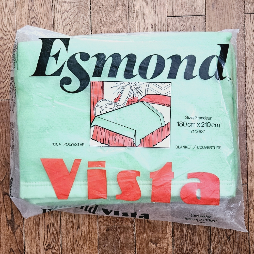 VINTAGE | Esmond Vista 71x83" trimmed blanket